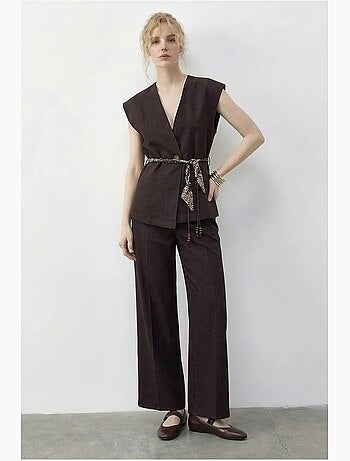 Set con gilet scollo a v con cintura e pantaloni a gamba ampia lucci