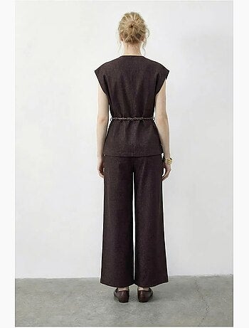 Set con gilet scollo a v con cintura e pantaloni a gamba ampia lucci