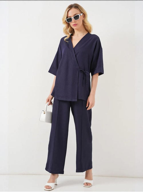 Set coordinato di pantaloni kimono oversize con scollo a v e chiusura con laccetto bdart - Kiabi Set coordinato di pantaloni kimono oversize con scollo a v e chiusura con laccetto bdart - Kiabi