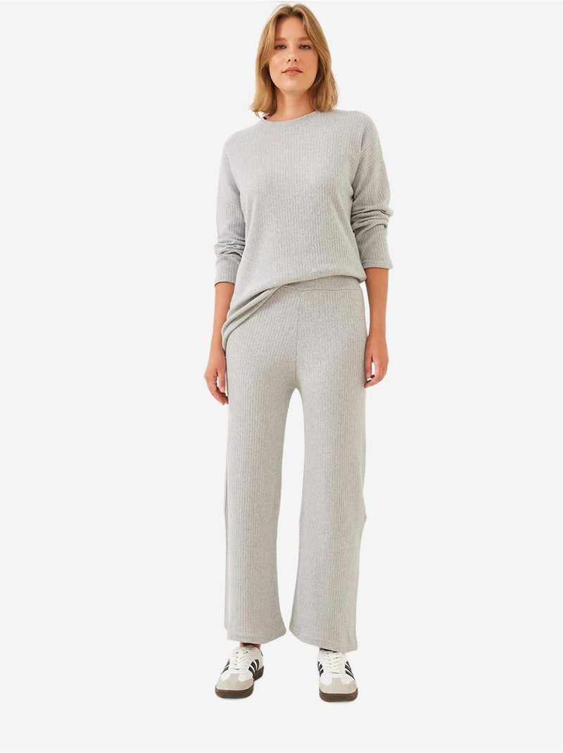 Set coordinato in maglia a costine testurizzata con maglione girocollo e pantaloni lucci Grigio - Kiabi