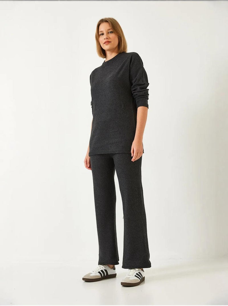 Set coordinato in maglia a costine testurizzata con maglione girocollo e pantaloni lucci Grigio medio - Kiabi