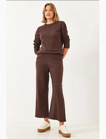 Set coordinato in maglia a costine testurizzata con maglione girocollo e pantaloni lucci