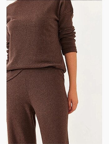 Set coordinato in maglia a costine testurizzata con maglione girocollo e pantaloni lucci