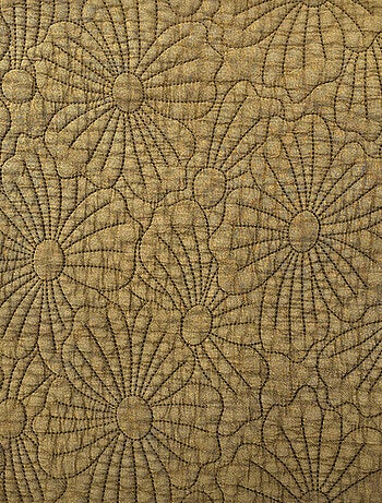 Set da tavola rettangolare trapuntato con motivo floreale ricamato