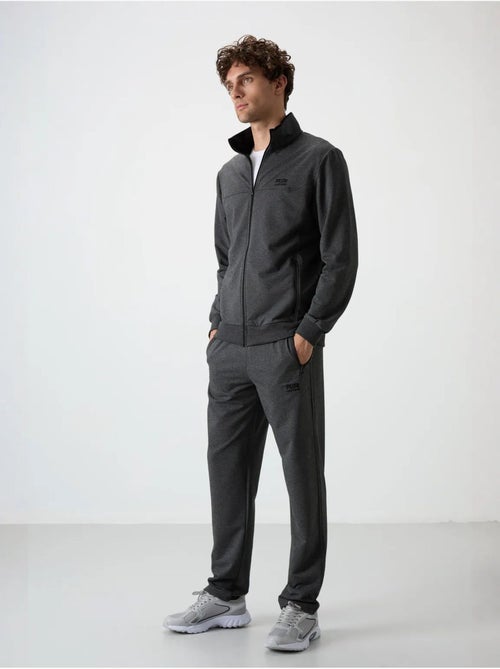 Set da uomo con felpa e pantaloni in pile lavorato a maglia tommy - Kiabi Set da uomo con felpa e pantaloni in pile lavorato a maglia tommy - Kiabi