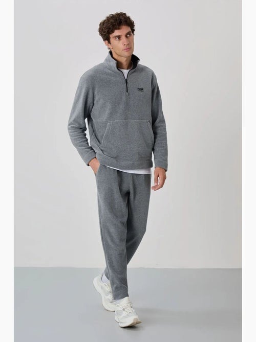 Set da uomo di felpa e pantaloni in pile di poliestere tommy - Kiabi Set da uomo di felpa e pantaloni in pile di poliestere tommy - Kiabi