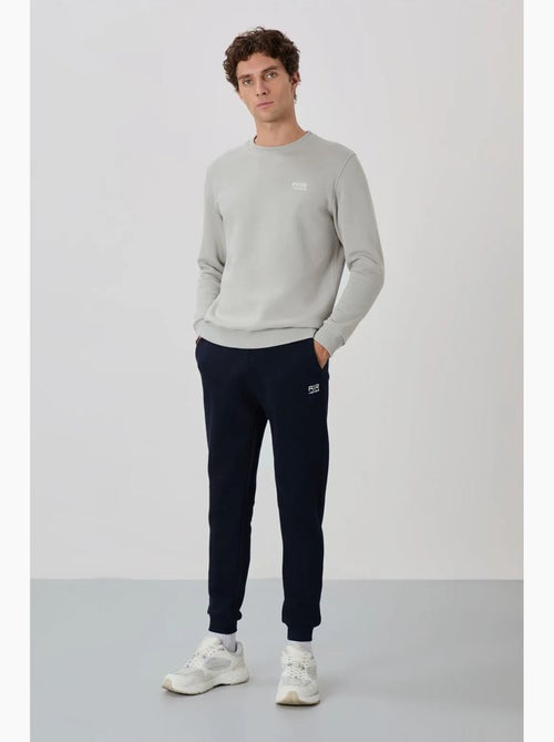 Set da uomo di felpa in pile di cotone e poliestere con sweatshirt e pantaloni tommy - Kiabi Set da uomo di felpa in pile di cotone e poliestere con sweatshirt e pantaloni tommy - Kiabi