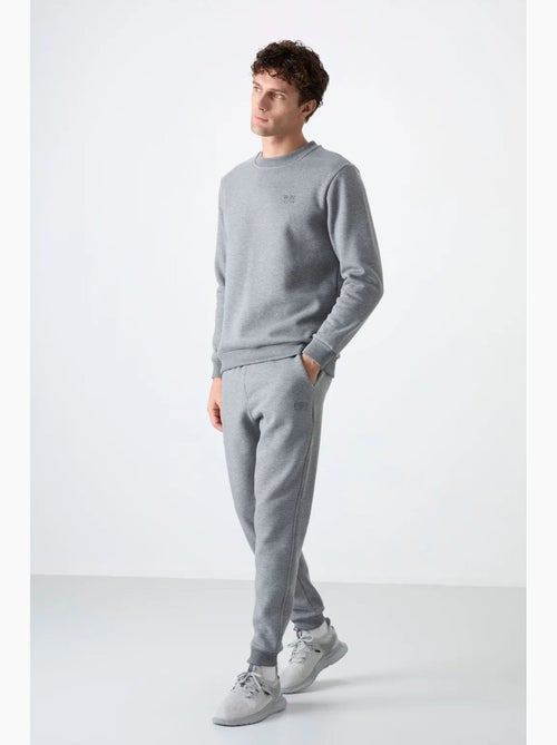 Set da uomo di felpa in pile di cotone e poliestere con sweatshirt e pantaloni tommy - Kiabi Set da uomo di felpa in pile di cotone e poliestere con sweatshirt e pantaloni tommy - Kiabi