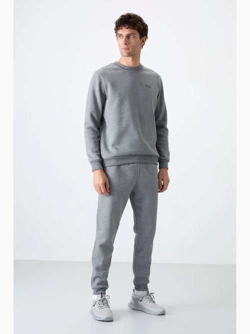 Set da uomo di felpa in pile di cotone e poliestere con sweatshirt e pantaloni tommy - Kiabi Set da uomo di felpa in pile di cotone e poliestere con sweatshirt e pantaloni tommy - Kiabi