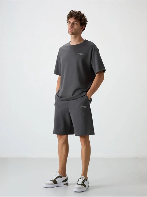 Set di t-shirt a maniche corte oversize e shorts tommy - Kiabi Set di t-shirt a maniche corte oversize e shorts tommy - Kiabi