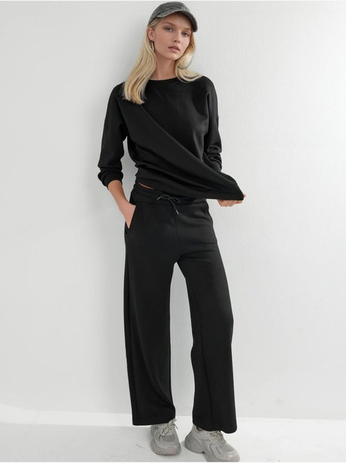 Set due pezzi con felpa girocollo modal touch e pantaloni a gamba ampia hiccup - Kiabi Set due pezzi con felpa girocollo modal touch e pantaloni a gamba ampia hiccup - Kiabi