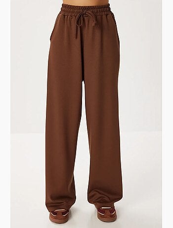 Set due pezzi con giacca con dettaglio tasca e pantaloni a gamba larga istanbul