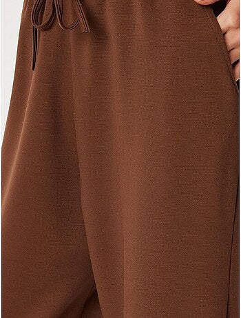 Set due pezzi con giacca con dettaglio tasca e pantaloni a gamba larga istanbul