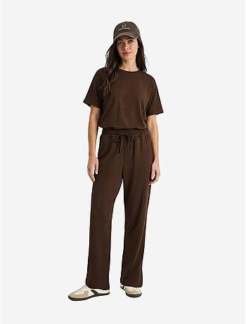 Set due pezzi con t-shirt girocollo e pantaloni lucci