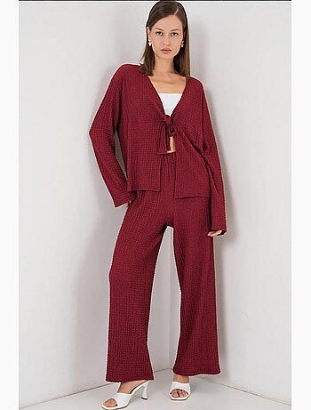 Set due pezzi con top testurizzato a maniche lunghe con scollo a v e pantaloni a zampa bdart