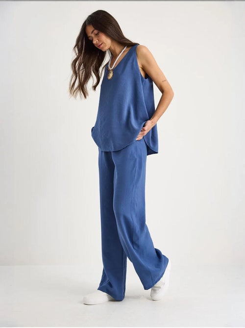 Set due pezzi in cotone con blusa scollo a v e pantaloni lucci - Kiabi Set due pezzi in cotone con blusa scollo a v e pantaloni lucci - Kiabi