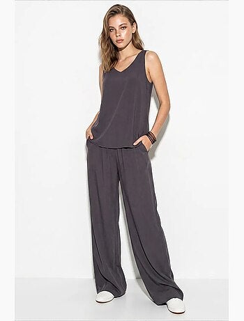 Set due pezzi in cotone con blusa scollo a v e pantaloni lucci