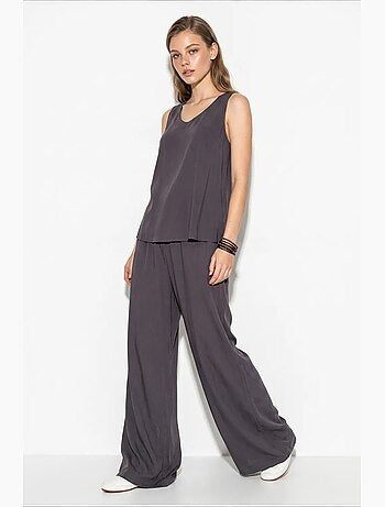 Set due pezzi in cotone con blusa scollo a v e pantaloni lucci