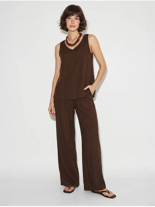Set due pezzi in cotone con blusa scollo a v e pantaloni lucci - Kiabi Set due pezzi in cotone con blusa scollo a v e pantaloni lucci - Kiabi
