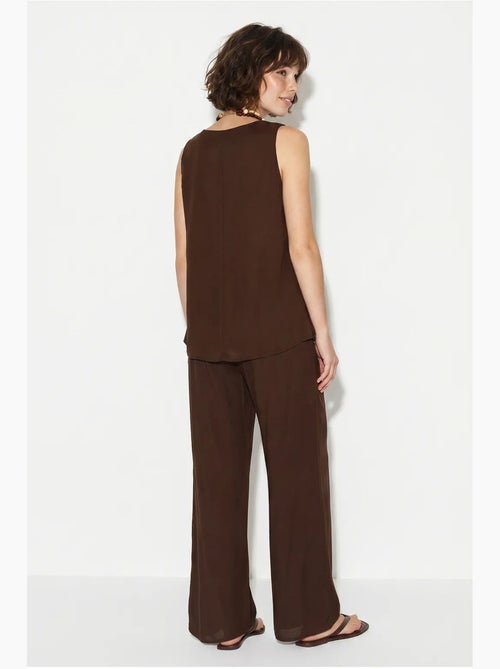 Set due pezzi in cotone con blusa scollo a v e pantaloni lucci - Kiabi Set due pezzi in cotone con blusa scollo a v e pantaloni lucci - Kiabi