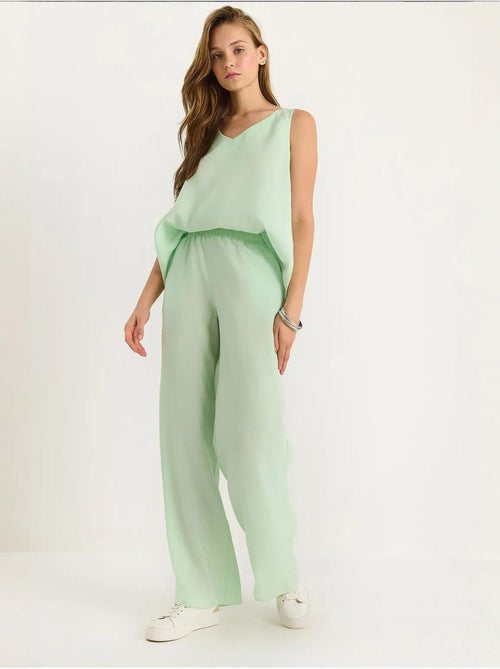 Set due pezzi in cotone con blusa scollo a v e pantaloni lucci - Kiabi Set due pezzi in cotone con blusa scollo a v e pantaloni lucci - Kiabi