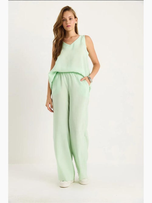 Set due pezzi in cotone con blusa scollo a v e pantaloni lucci - Kiabi Set due pezzi in cotone con blusa scollo a v e pantaloni lucci - Kiabi