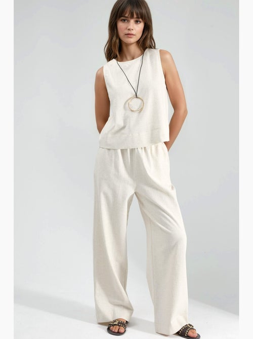 Set due pezzi in lino: blusa senza maniche e pantaloni con tasche hiccup - Kiabi Set due pezzi in lino: blusa senza maniche e pantaloni con tasche hiccup - Kiabi