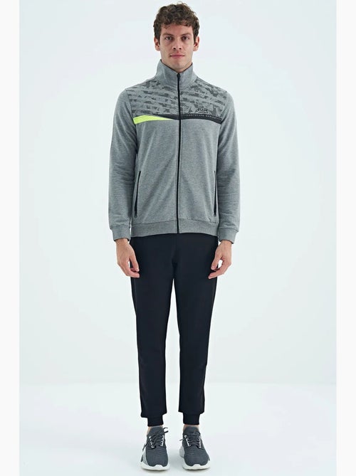 Set felpa e pantaloni con stampa e collo con zip tommy - Kiabi Set felpa e pantaloni con stampa e collo con zip tommy - Kiabi