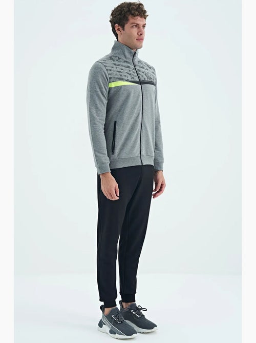 Set felpa e pantaloni con stampa e collo con zip tommy - Kiabi Set felpa e pantaloni con stampa e collo con zip tommy - Kiabi