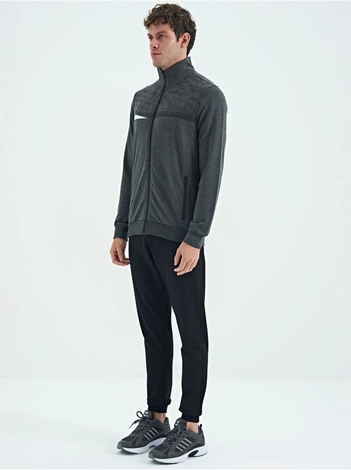 Set felpa e pantaloni con stampa e collo con zip tommy - Kiabi Set felpa e pantaloni con stampa e collo con zip tommy - Kiabi
