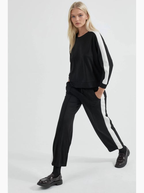 Set felpa e pantaloni regular fit modal touch hiccup - Kiabi Set felpa e pantaloni regular fit modal touch hiccup - Kiabi