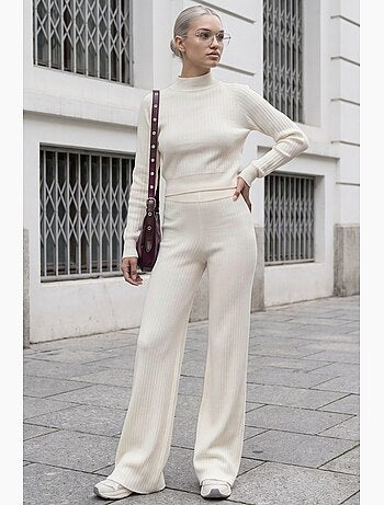 Set in maglia con maglione crop a mezzo collo alto e pantaloni hiccup