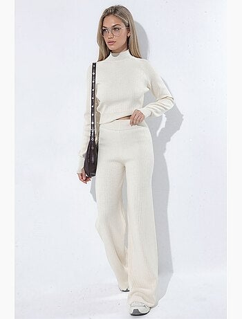 Set in maglia con maglione crop a mezzo collo alto e pantaloni hiccup