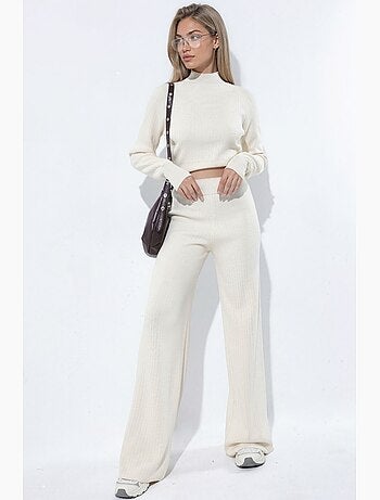 Set in maglia con maglione crop a mezzo collo alto e pantaloni hiccup