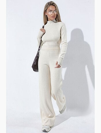 Set in maglia con maglione crop a mezzo collo alto e pantaloni hiccup