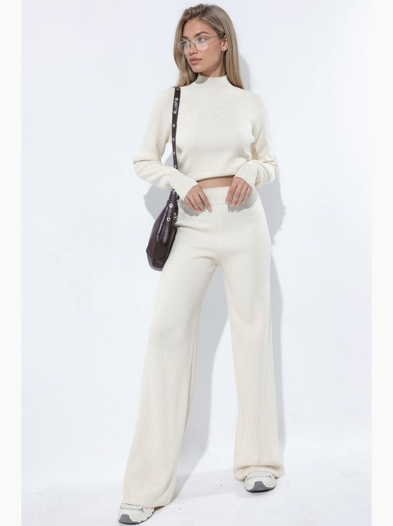 Set in maglia con maglione crop a mezzo collo alto e pantaloni hiccup Crema - Kiabi