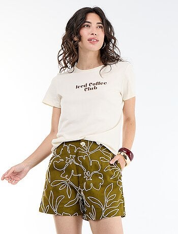 Short a vita normale con ricami