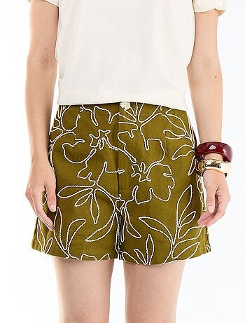 Short a vita normale con ricami