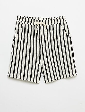 Short all'uncinetto a righe
