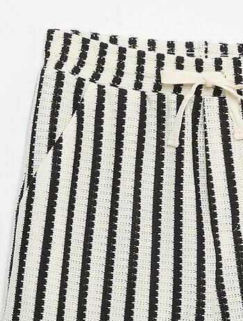 Short all'uncinetto a righe