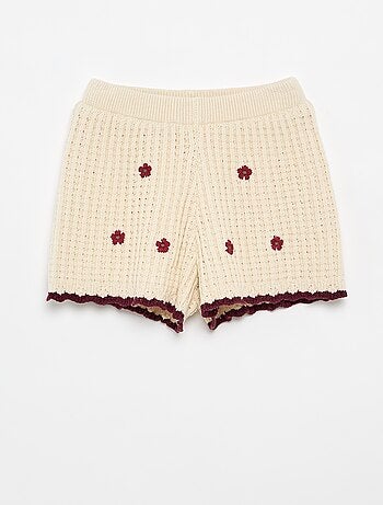 Short all'uncinetto con dettagli ricamati