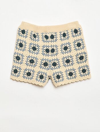 Short all'uncinetto con motivo
