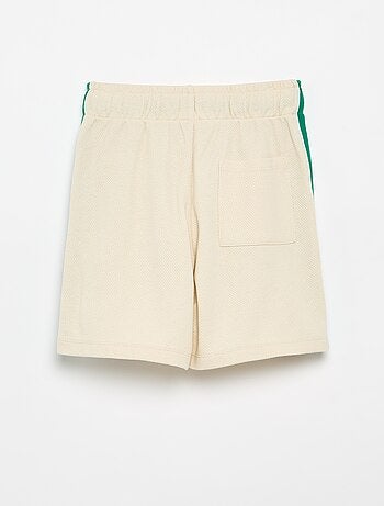 Short ampio con linee a contrasto sui lati