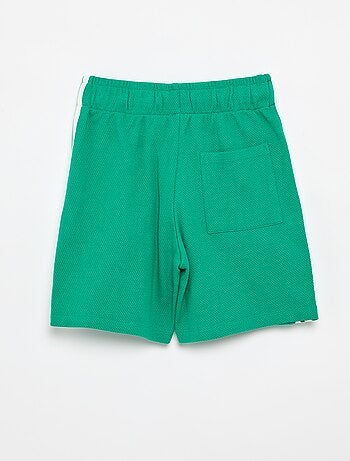 Short ampio con linee a contrasto sui lati