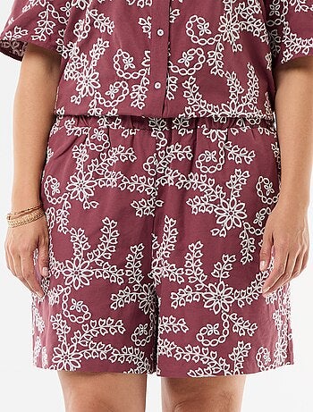 Short con ricami floreali