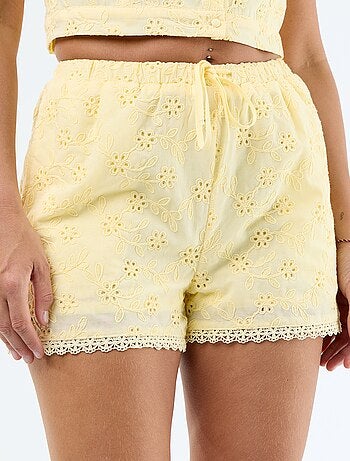 Short corti in cotone tinta unita con ricami sangallo