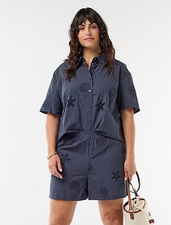 Short in cotone con motivi traforati