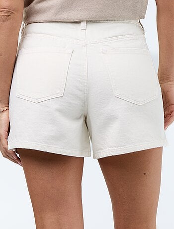 Short in denim con motivi ricamati