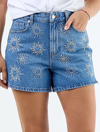 Short in denim con motivi ricamati