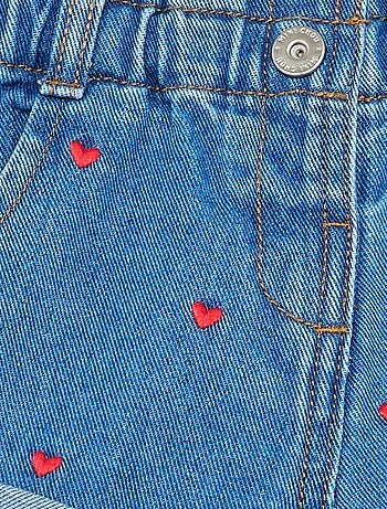 Short in denim con motivo a cuore